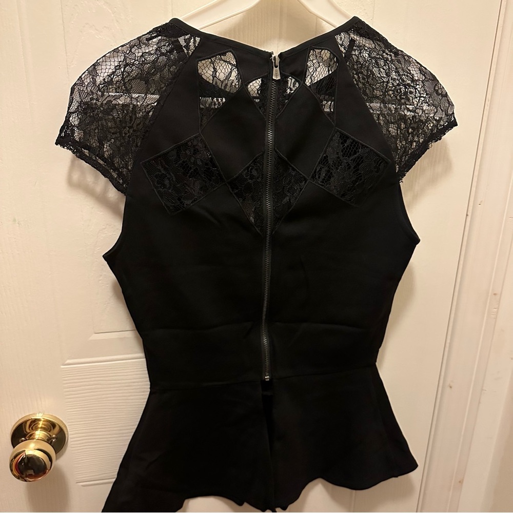 GUESS BLACK LACE PEPLUM TOP - Picture 4 of 5